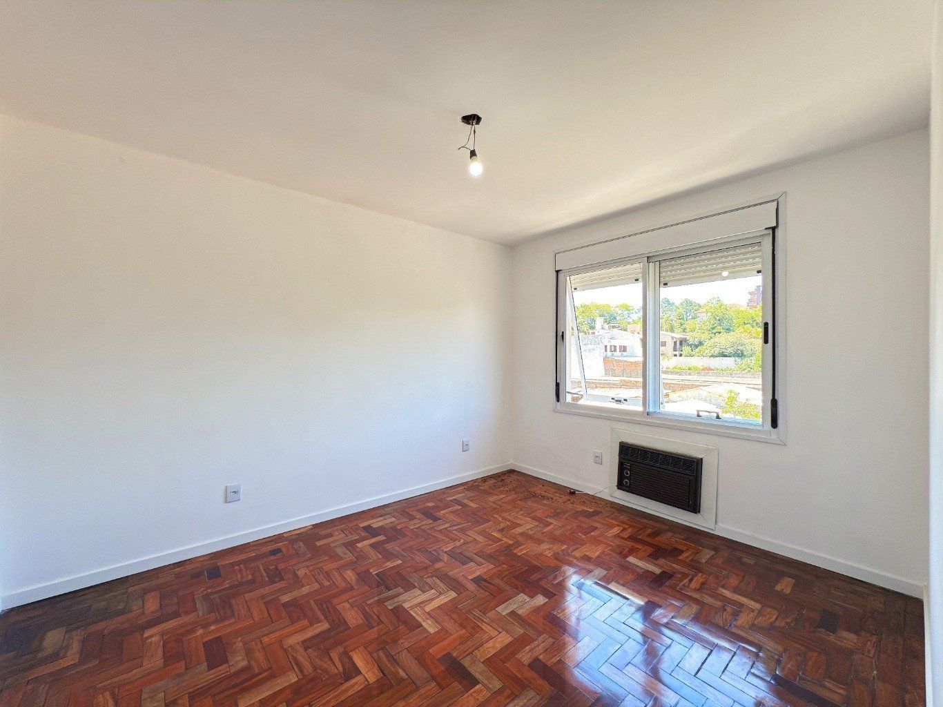 Cobertura com 2 quartos, vaga, elevador e churrasqueira  no bairro Cristal. — foto 12