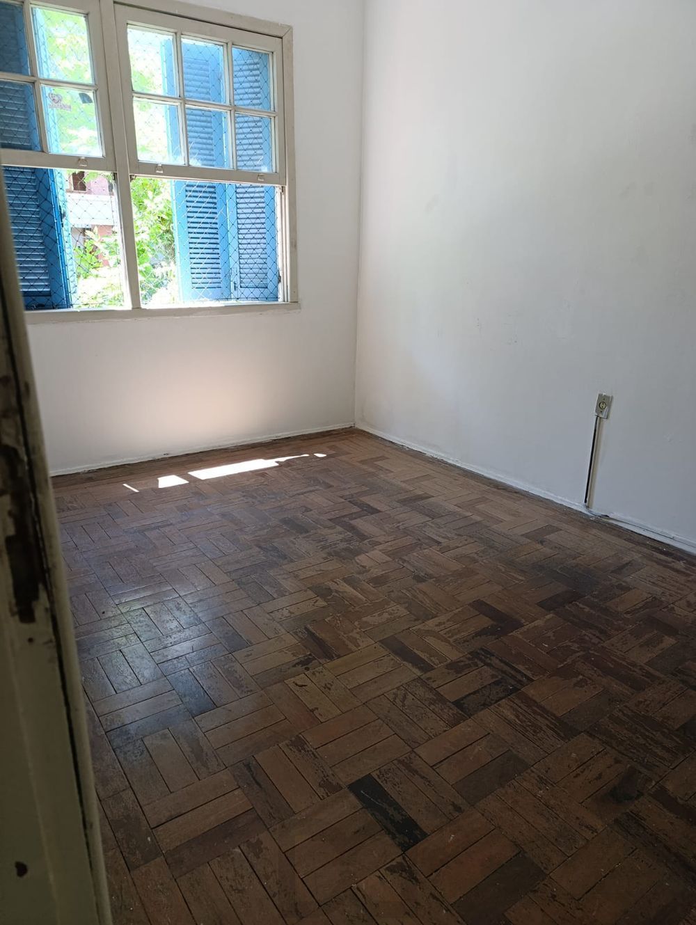 Apartamento de 2 quartos e sacada no bairro Mont' Serrat. — foto 13