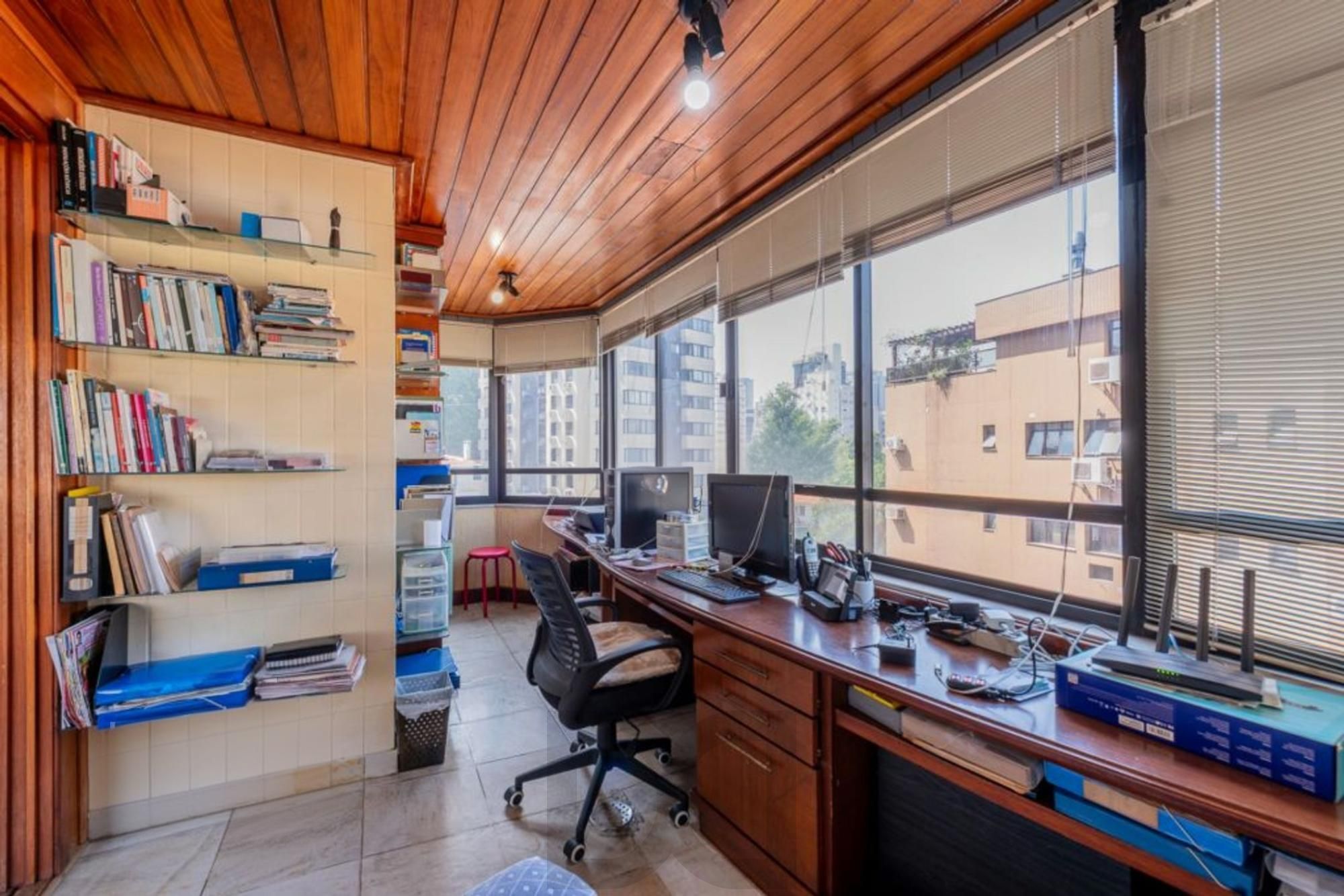Apartamento de 4 dormitórios, 2 suítes, 2 vagas e elevador na Castro Alves. — foto 14