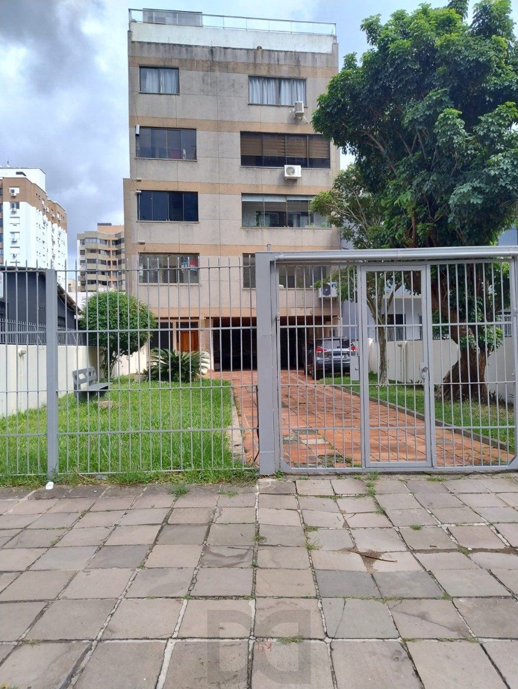 Apartamento 3 quartos com suíte e pátio com 2 vagas no Bairro Passo da Areia — foto 2