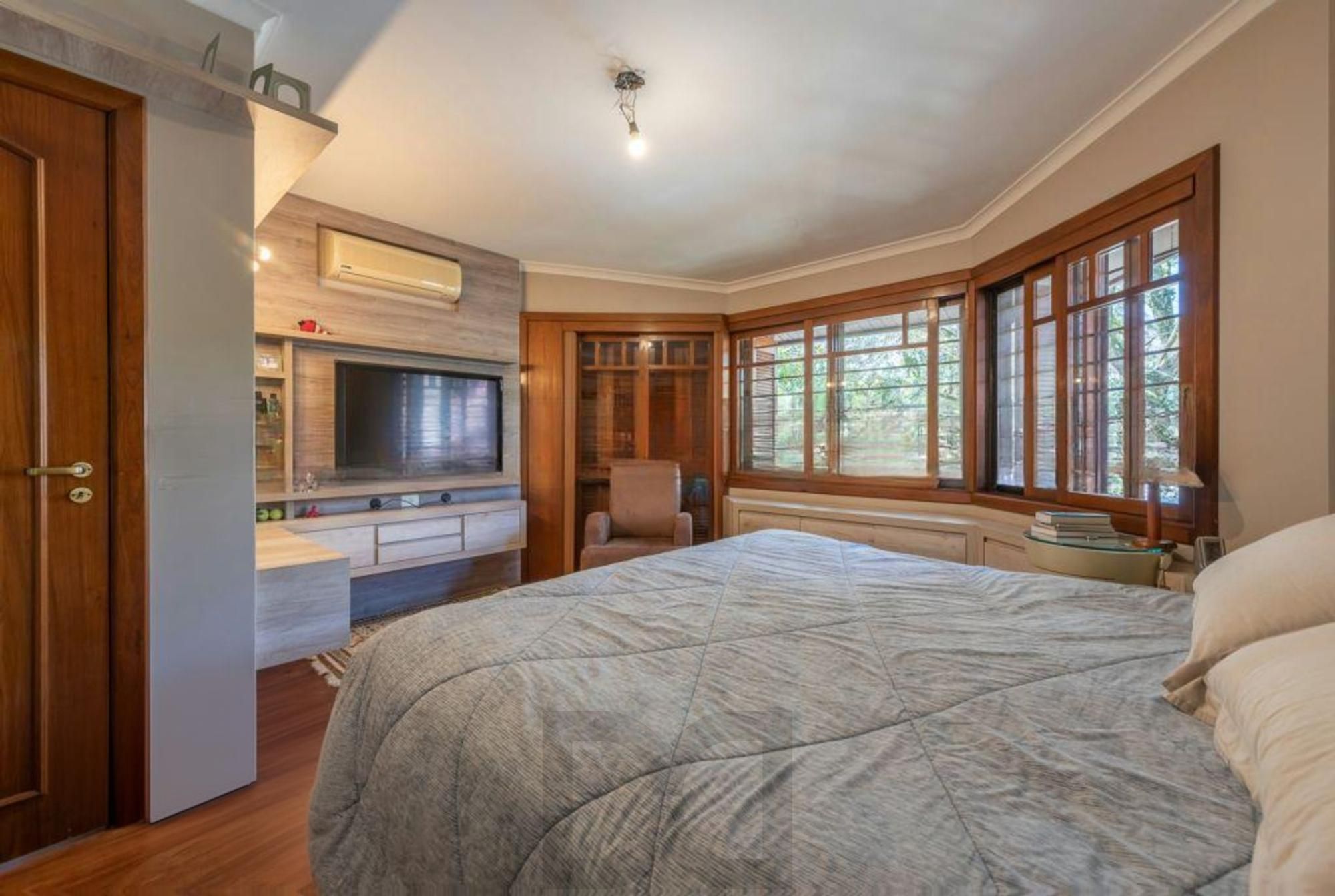 Casa com 5 dormitórios, 2 suítes, 2 vagas e 360m² à venda no Jardim Itu Sabará. — foto 24