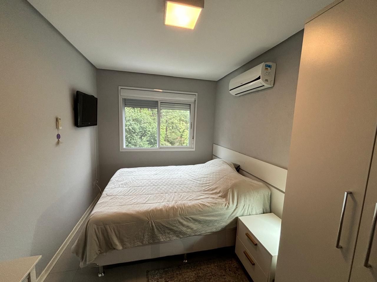 Apartamento de 2 dormitórios, elevador e 2 vagas no bairro Partenon — foto 12