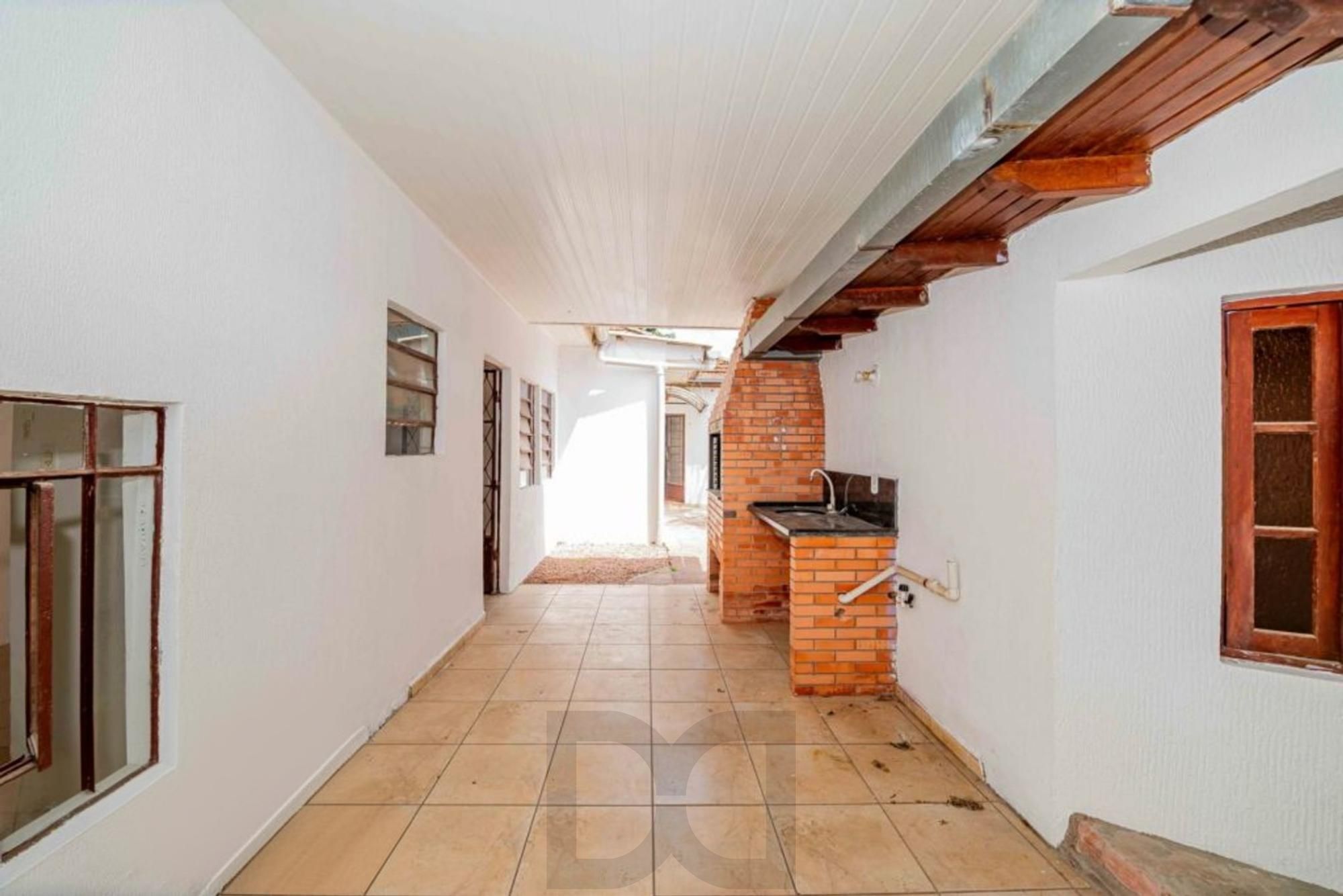 Casa de 2 dormitórios, churrasqueira, pátio, 4 vagas no bairro Ipanema — foto 12
