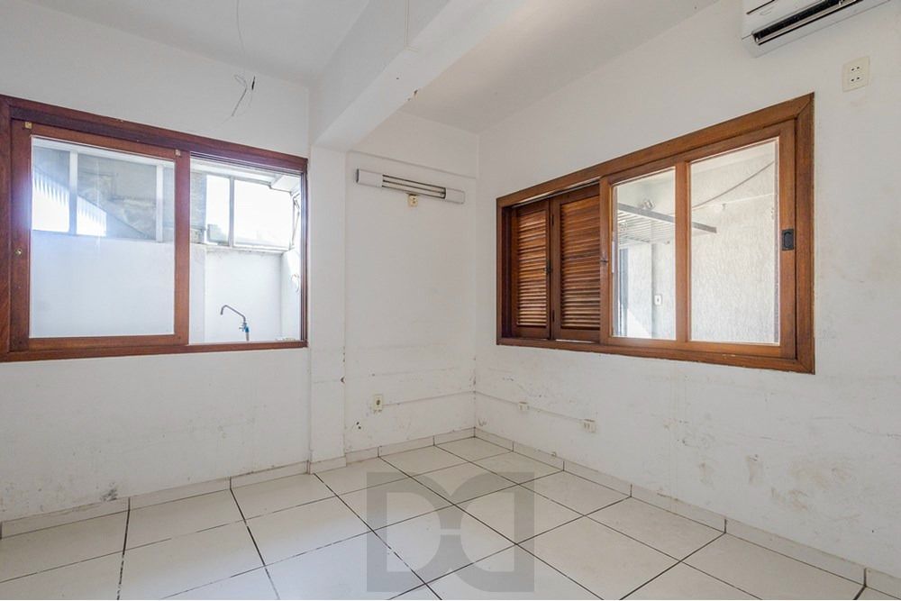 Casa com 4 quartos, 7 vagas e pátio no Bairro Higienópolis — foto 17