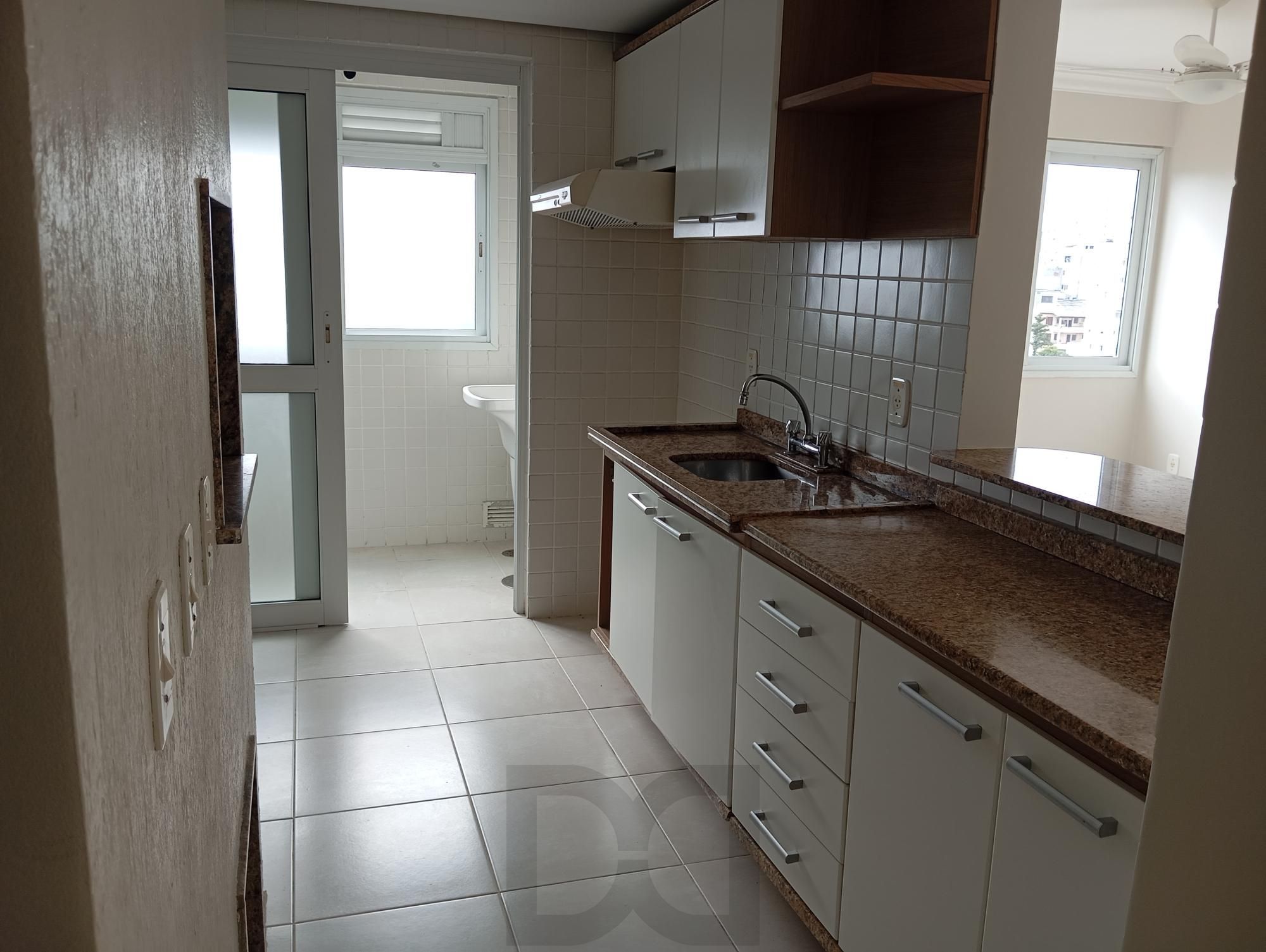 Apartamento com 2 Dormitórios, Vaga Dupla e Elevador no Floresta — foto 2