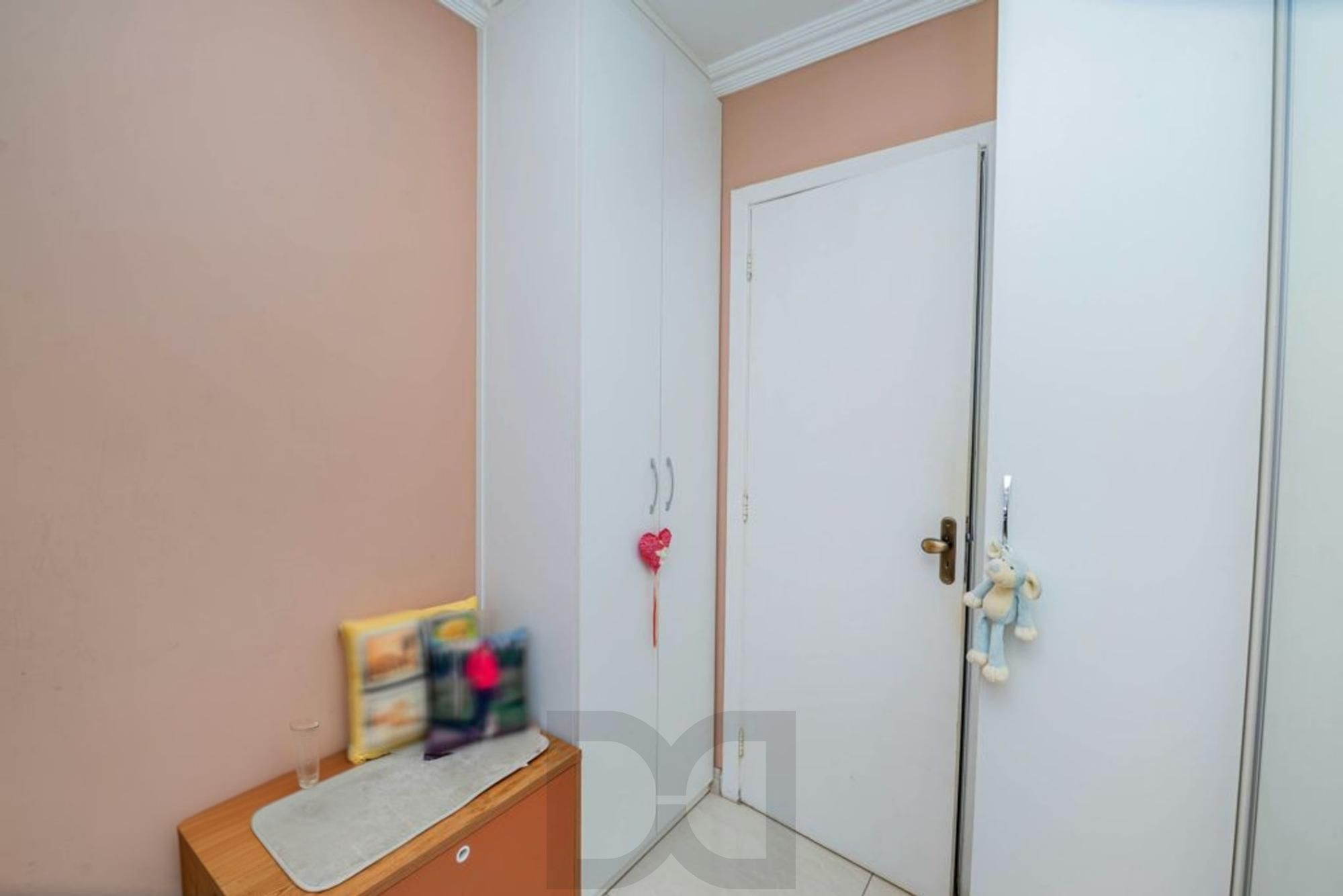 Apartamento semi mobiliado de 3 quartos, elevador, 1 vaga no bairro Cavalhada — foto 19