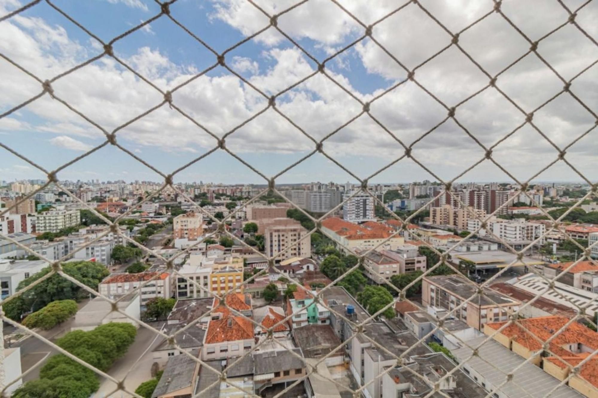 Apartamento de 3 quartos, suíte, elevador e 2 vagas no bairro Vila Ipiranga — foto 2