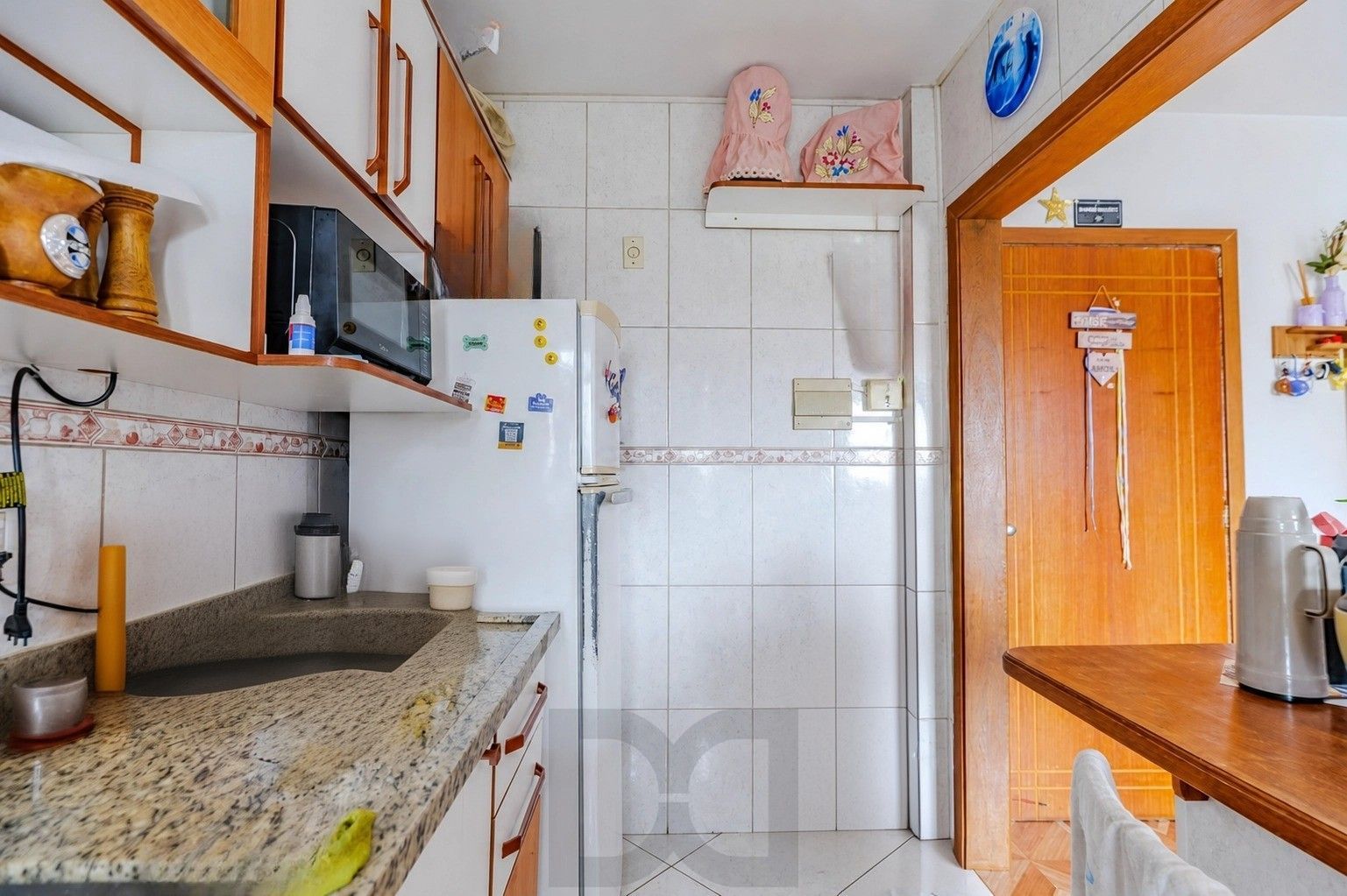 Apartamento de 2 dormitórios, semi mobiliado e 47m² no bairro Camaquã. — foto 7