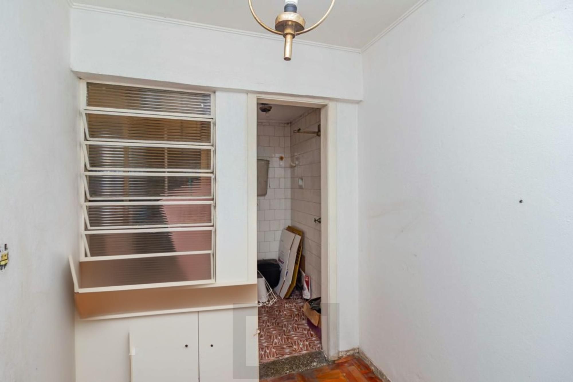 Apartamento com 2 quartos, elevador semi mobiliado no bairro Floresta. — foto 23