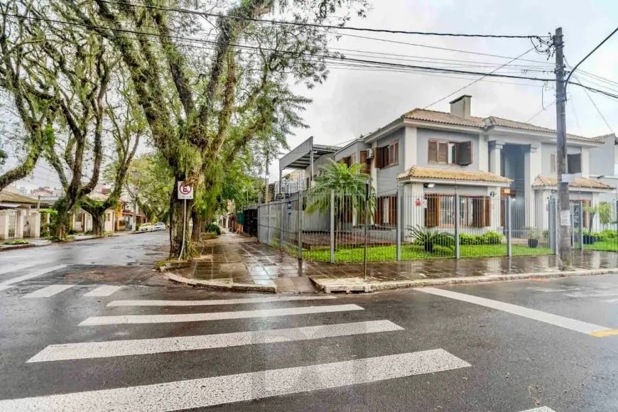 Casa com pátio 4 dormitórios 4 vagas Residencial ou Com. Partenon Porto Alegre — foto 4