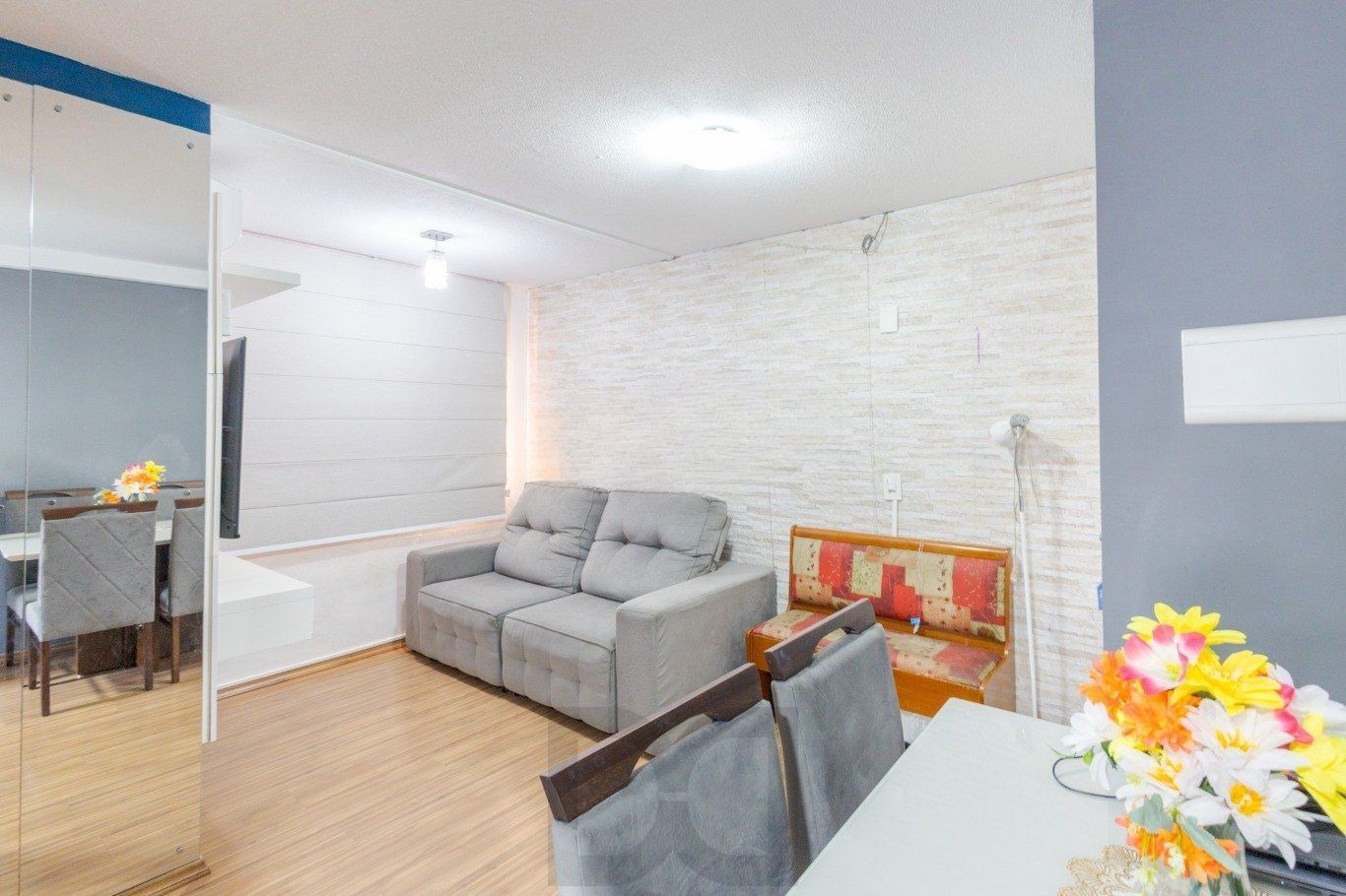 Apartamento semi mobiliado 2 quartos e 1 vaga no bairro Sarandi — foto 1