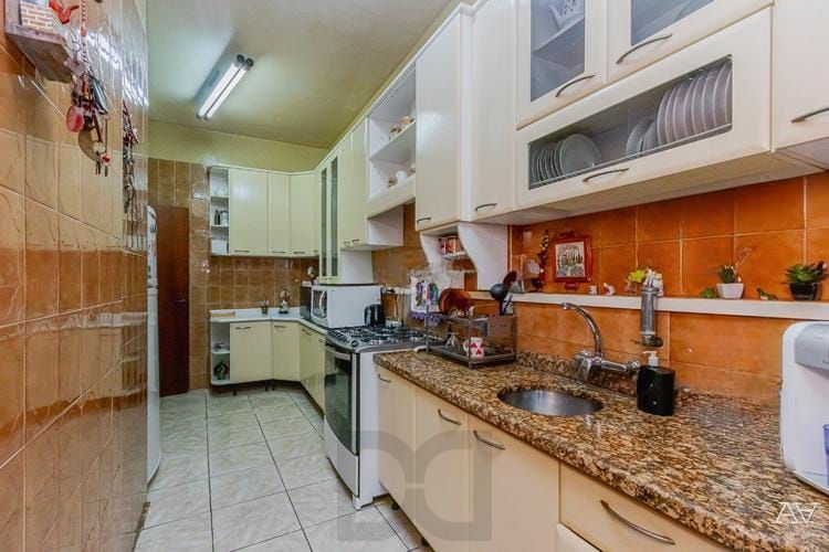 Casa com 6 quartos, 2 vagas e pátio no Bairro Higienópolis — foto 12