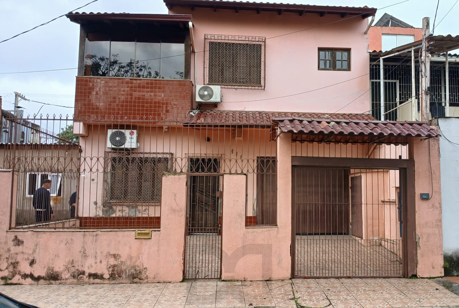 Casa de 3 dormitórios, 1 suíte, 2 vagas, churrasqueira e pátio no Navengantes. — foto 1