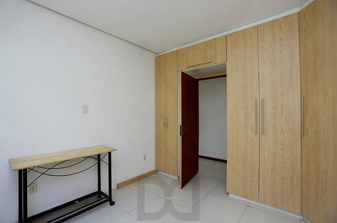 Casa com pátio, piscina e churrasqueira, no Bairro Nonoai — foto 8