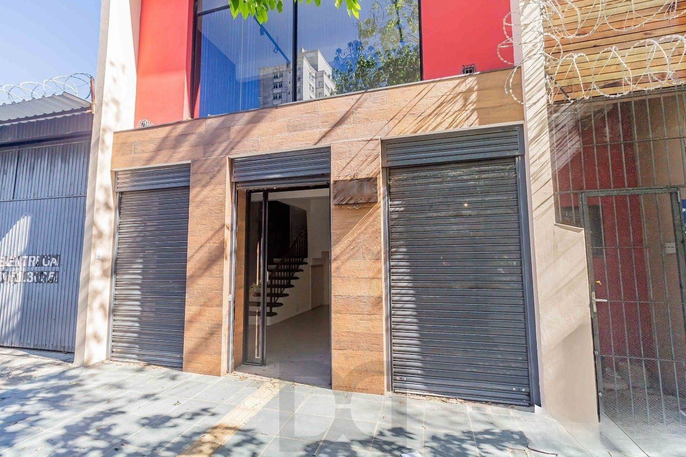 Prédio Comercial á venda com 2 salas e terraço no bairro Menino Deus — foto 32