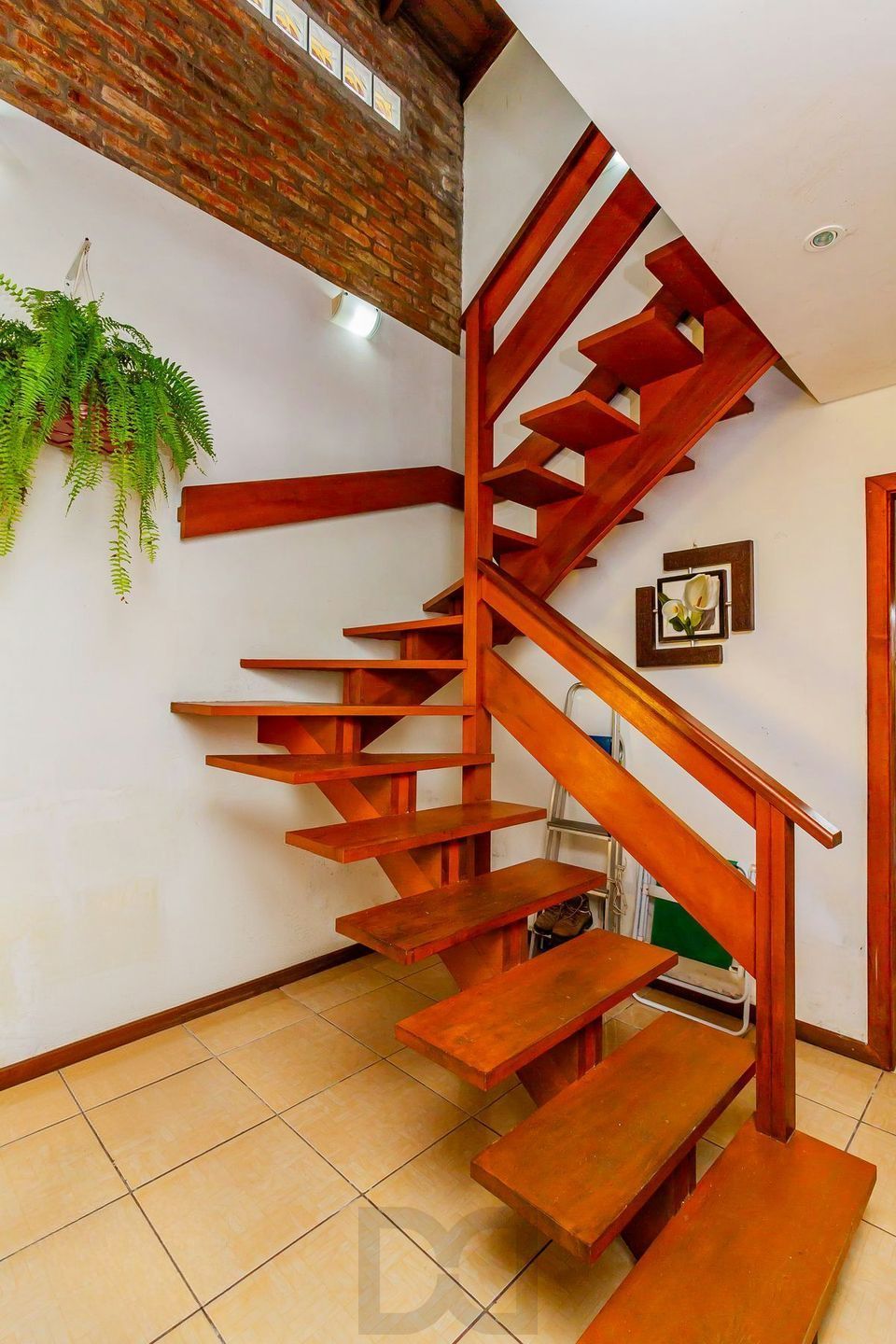 Casa com 5 quartos, 2 vagas e pátio, no Bairro Sarandí — foto 10