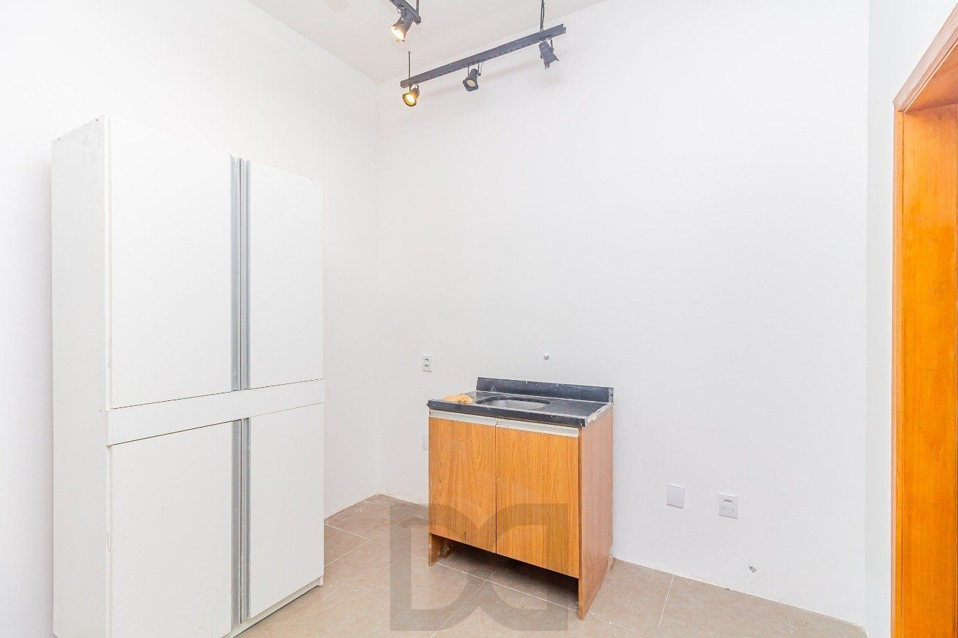 Prédio Comercial á venda com 2 salas e terraço no bairro Menino Deus — foto 11
