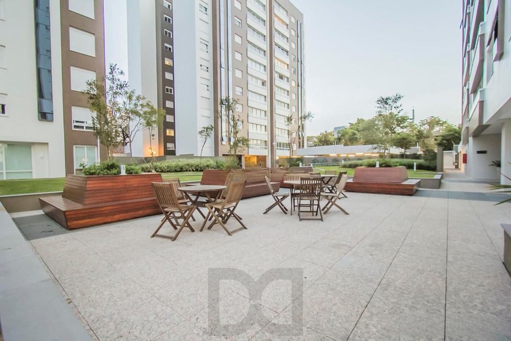 Apartamento com 3 quartos, 3 suítes e 128m² à venda em Menino Deus. — foto 41