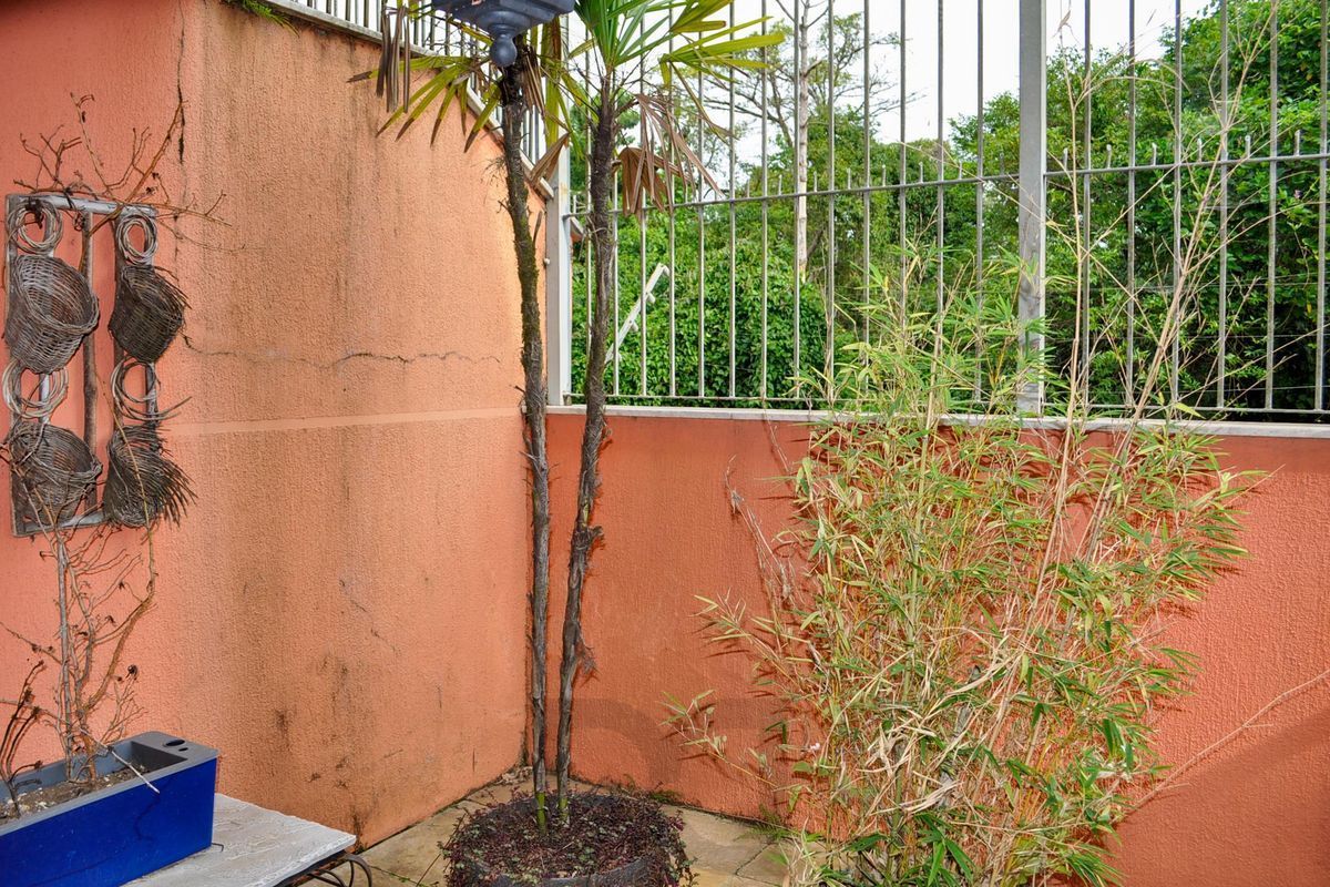 Ótima Casa condomínio pronta para morar, semi mobiliada, Bairro Menino Deus — foto 14