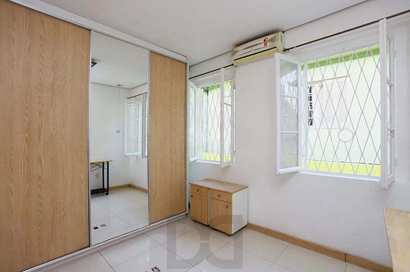 Casa com pátio, piscina e churrasqueira, no Bairro Nonoai — foto 10