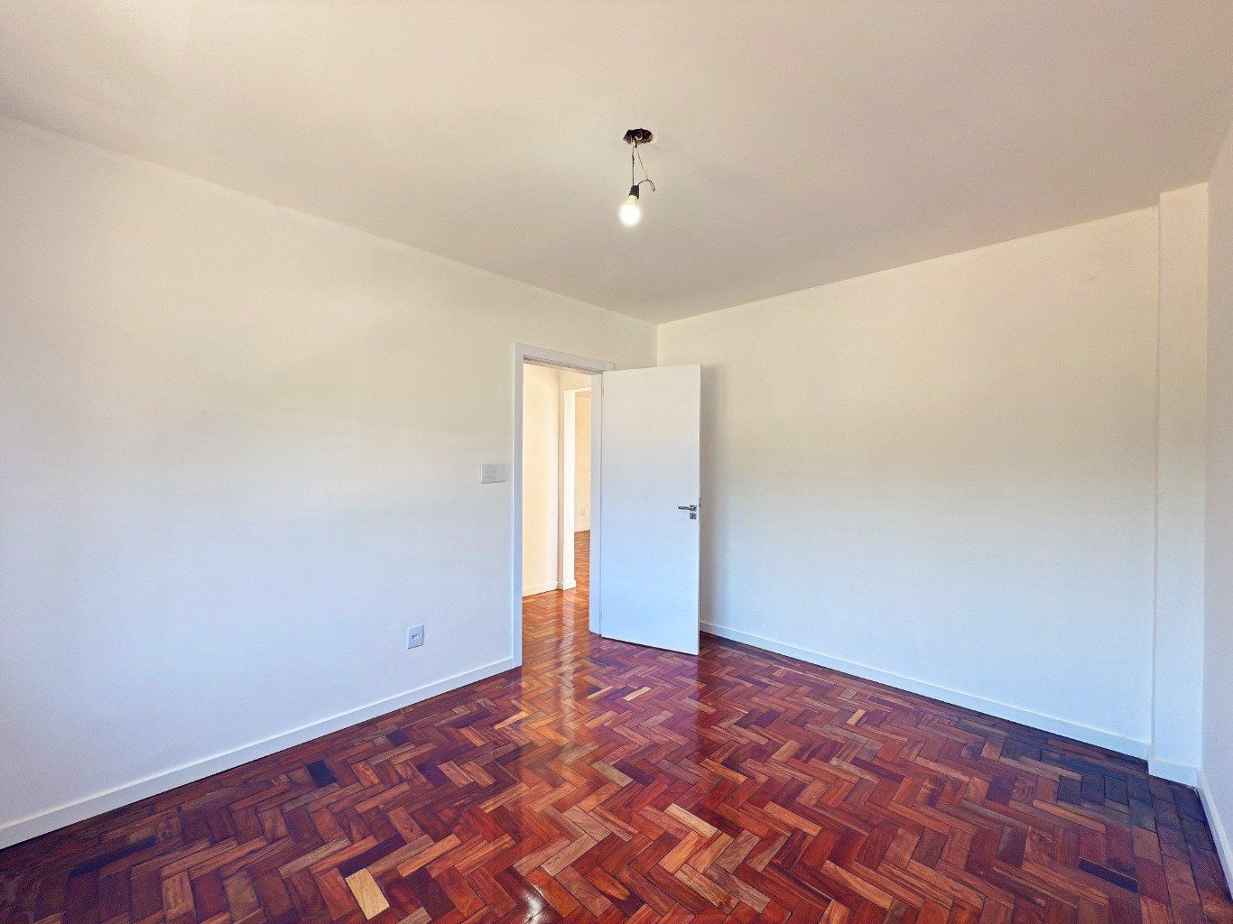 Cobertura com 2 quartos, vaga, elevador e churrasqueira  no bairro Cristal. — foto 8