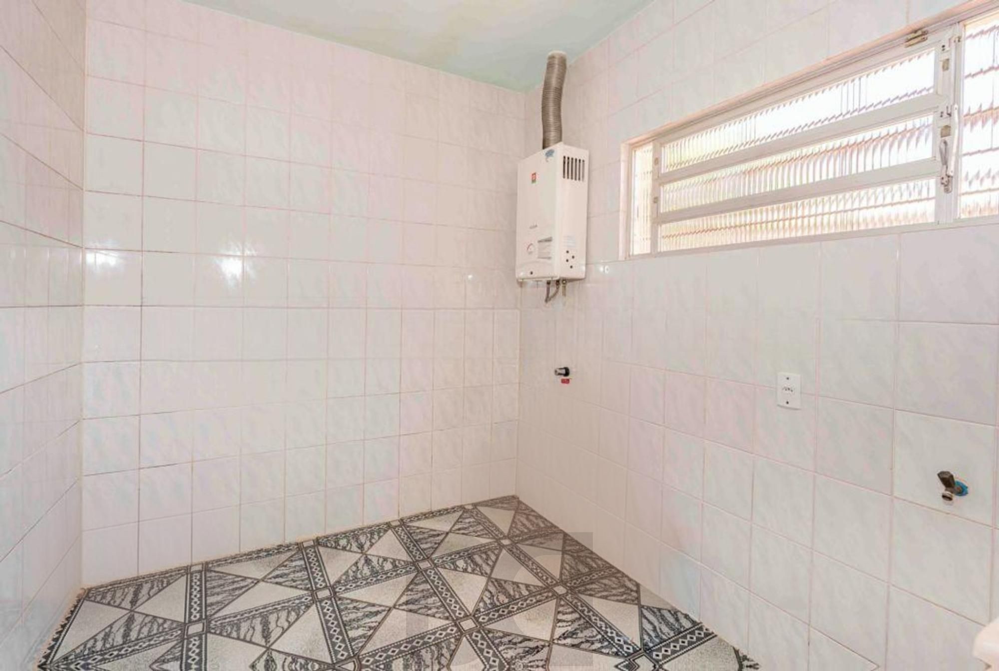 Casa de 2 quartos, 2 banheiros,pátio,churrasqueira, 7 vagas no bairro Guarujá. — foto 14