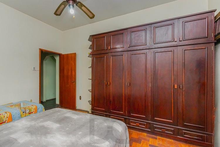 Casa com 6 quartos, 2 vagas e pátio no Bairro Higienópolis — foto 31
