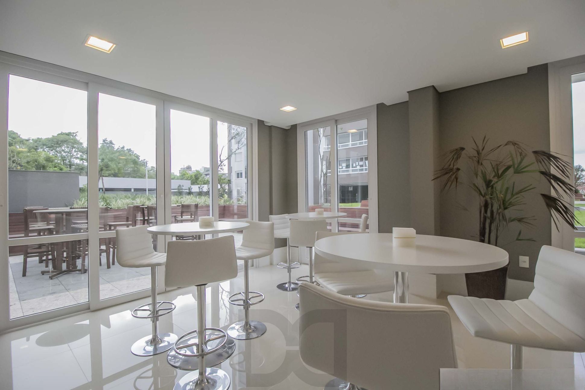 Apartamento com 3 quartos, 3 suítes e 128m² à venda em Menino Deus. — foto 61