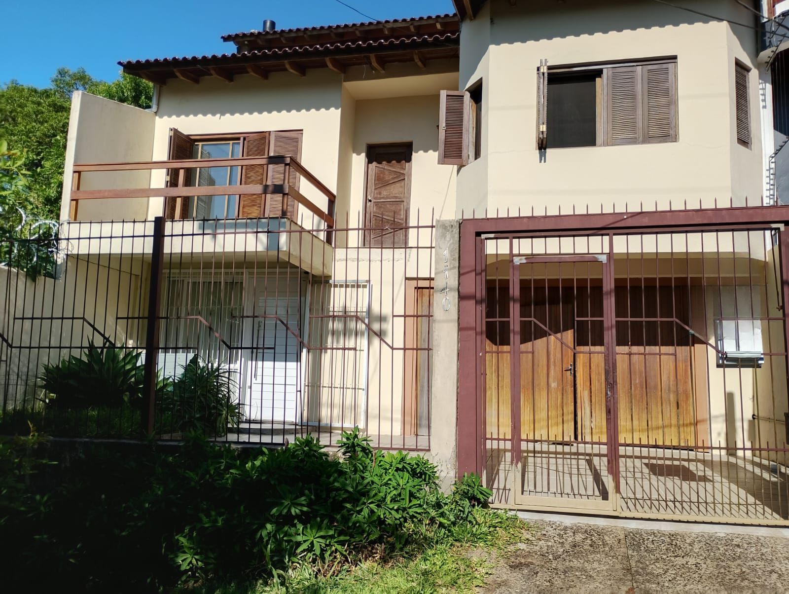 Casa com 3 quartos, 4 vagas de garagem e com pátio no bairro Parque Santa Fé — foto 1
