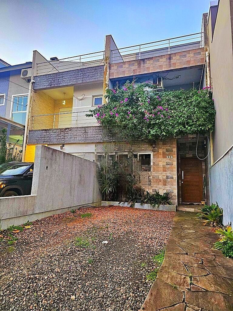 Casa em condomínio de 2 quartos, 2 suítes e 2 vagas no bairro Alto Petrópolis. — foto 1
