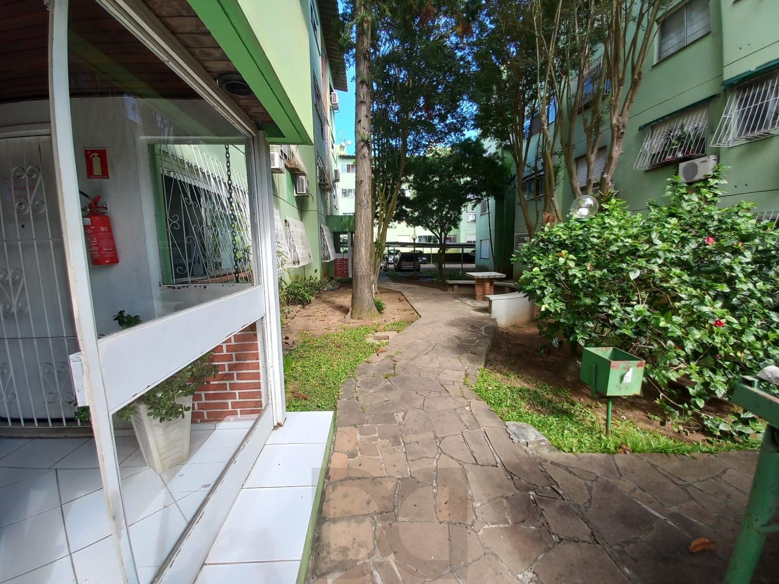Apartamento com 2 dormitórios no bairro Jardim Itu. — foto 19