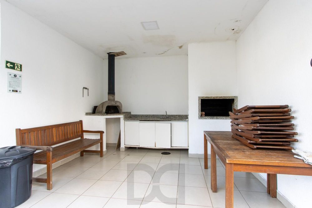 Apartamento semi mobiliado de 2 quartos, elevador e vaga no bairro Partenon. — foto 17