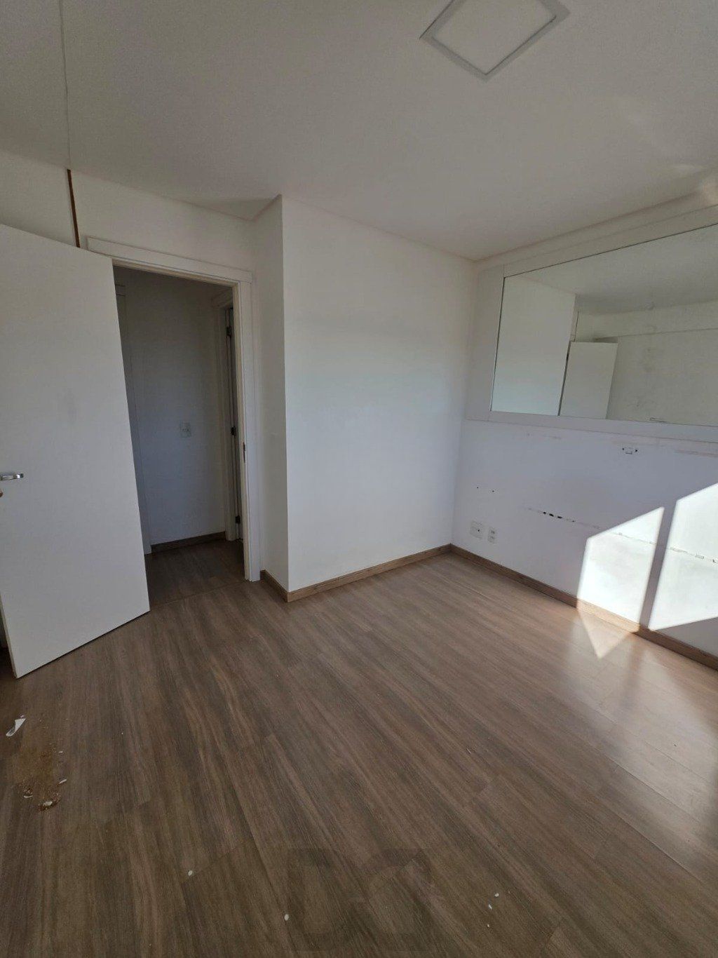 Apartamento semi mobiliado de 2 quartos, elevador e vaga no bairro Partenon. — foto 8