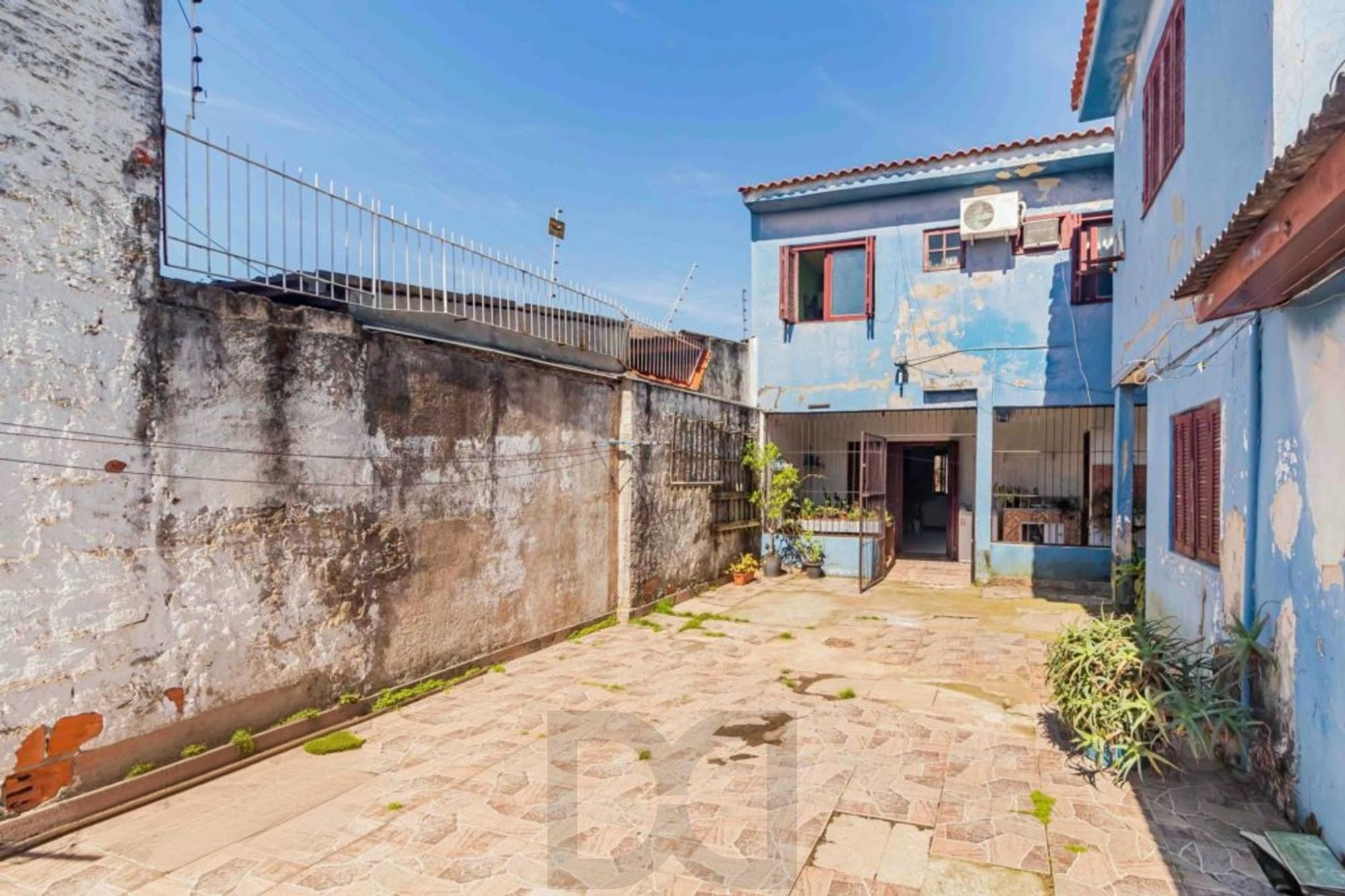 Casa com 4 quartos, 1 suíte , vaga de garagem e churrasqueira à venda em Sarandi. — foto 36