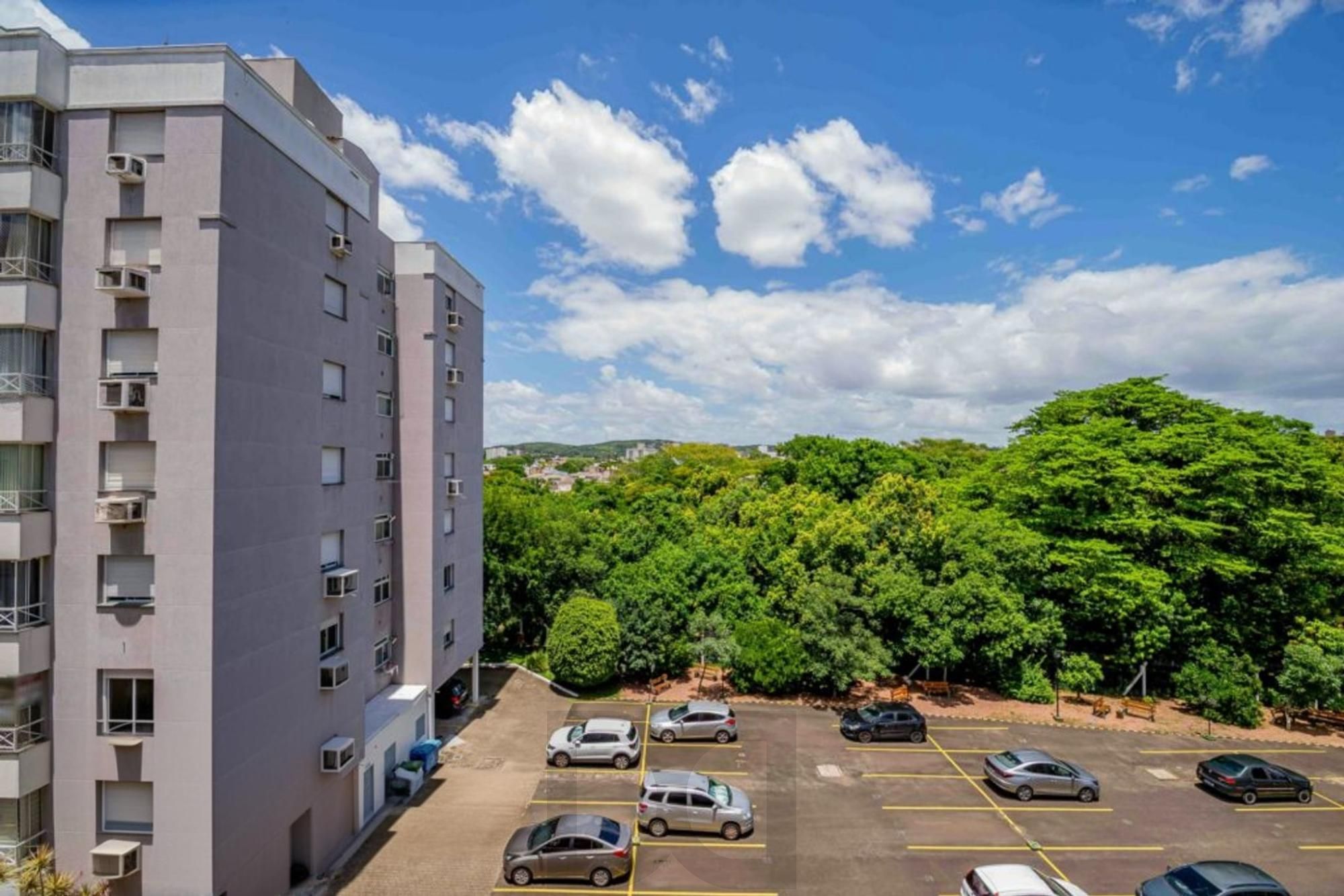 Apartamento semi mobiliado de 3 quartos, elevador, 1 vaga no bairro Cavalhada — foto 38