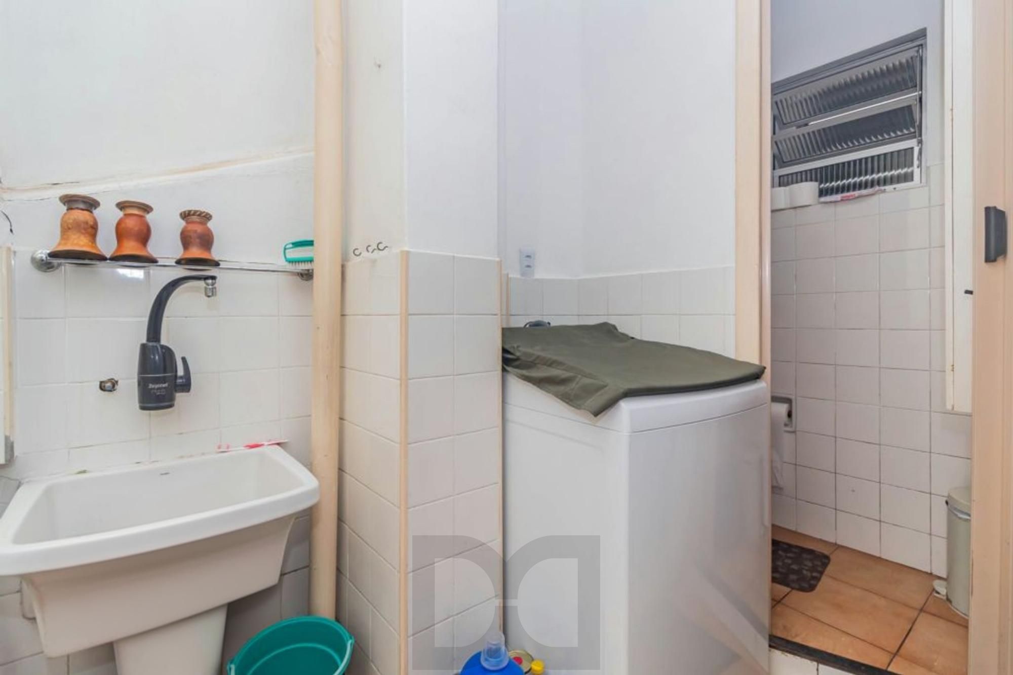 Apartamento semi mobiliado 2 dormitórios bairro Petrópolis — foto 10