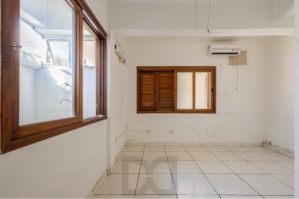 Casa com 4 quartos, 7 vagas e pátio no Bairro Higienópolis — foto 14