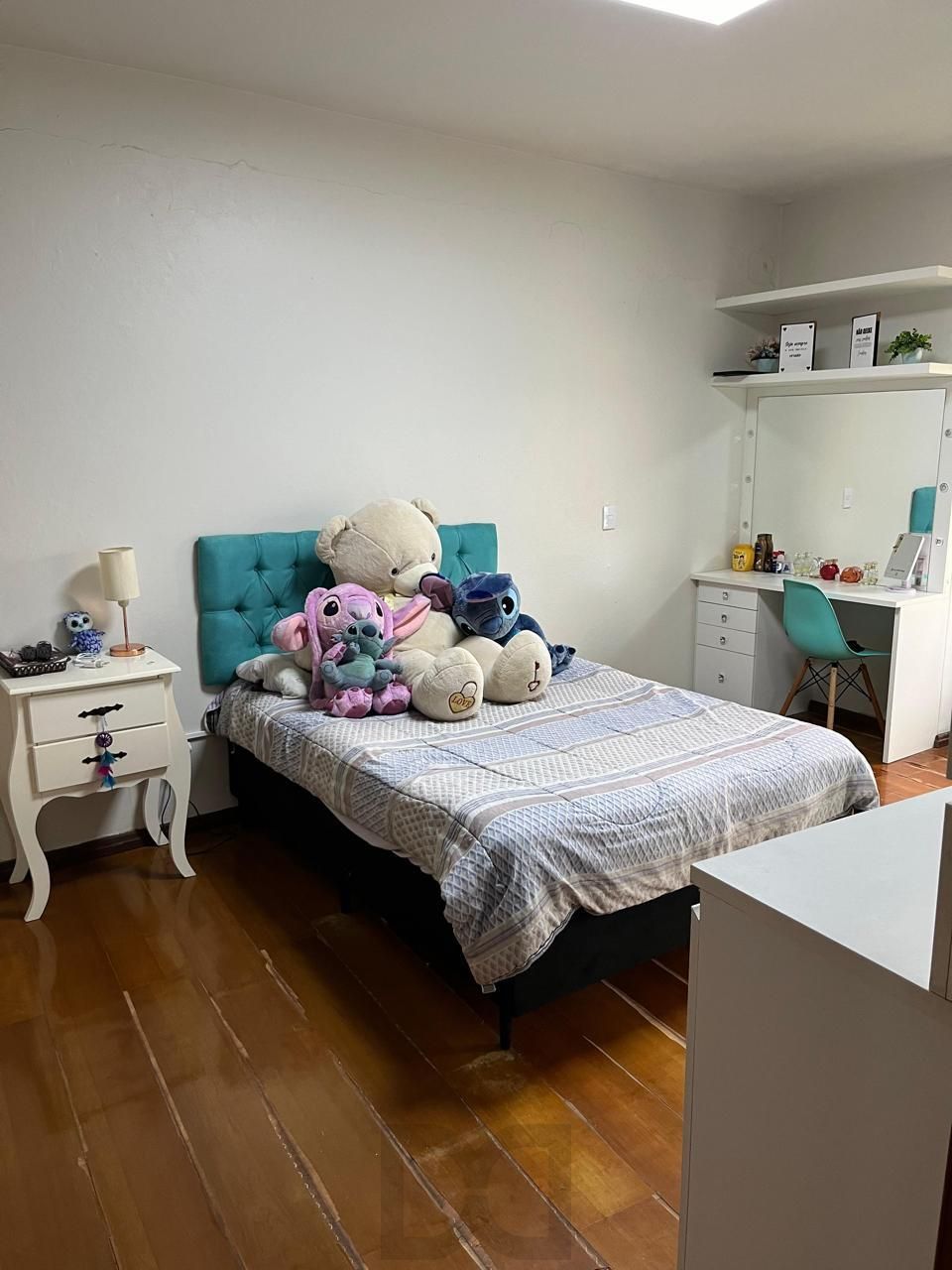 Casa com 4 quartos, sendo 1 suíte, vaga e Piscina Bairro Cavalhada — foto 11