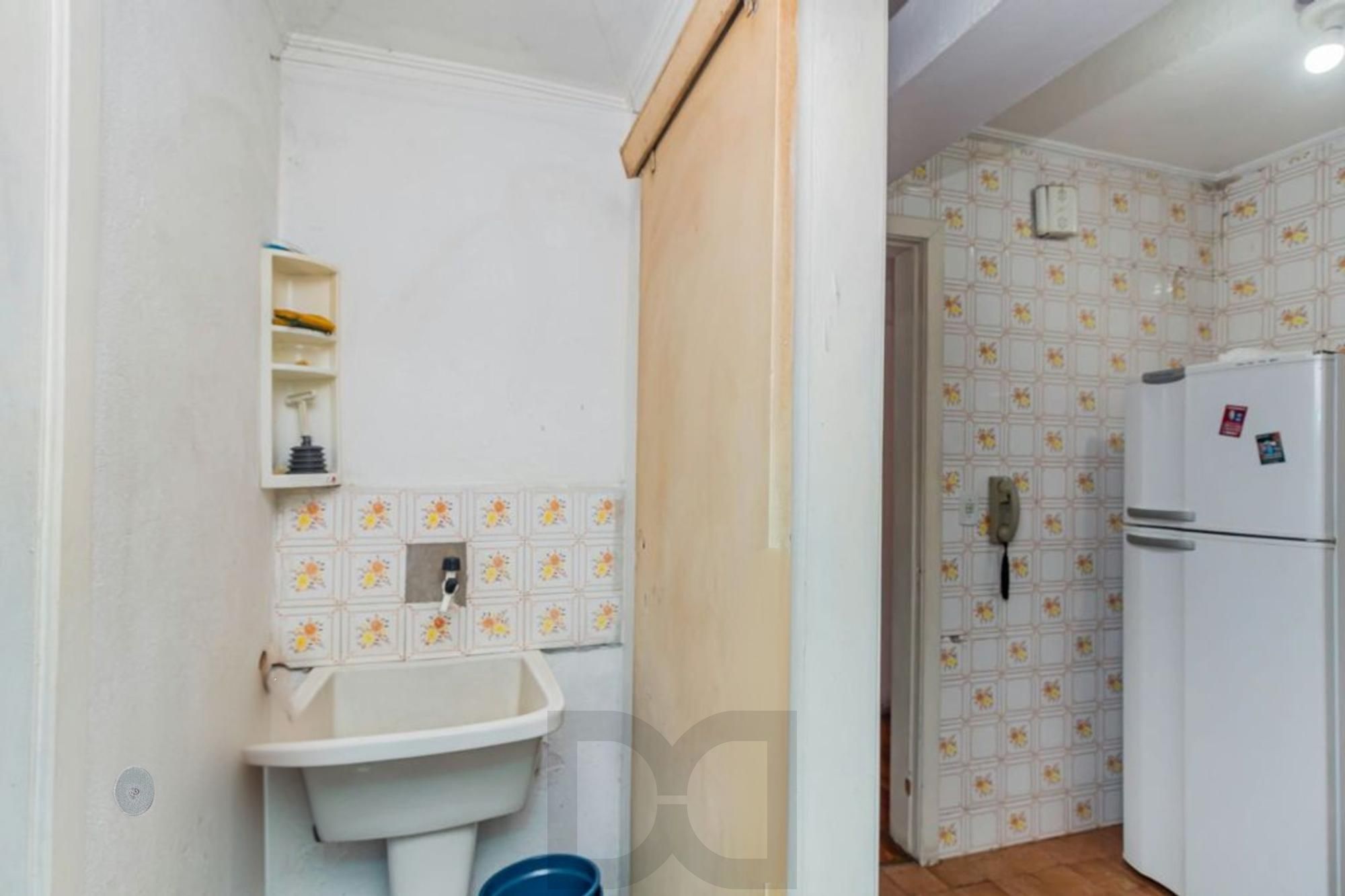 Apartamento com 2 quartos, elevador semi mobiliado no bairro Floresta. — foto 19
