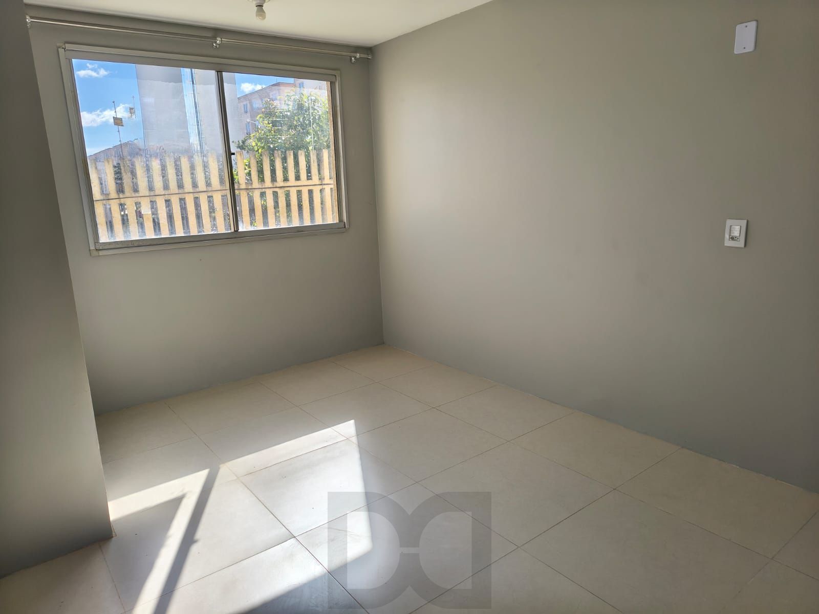 Apartamento Térreo, 2 quartos, vaga, piscina e portaria 24hr no bairro Sarandi. — foto 1