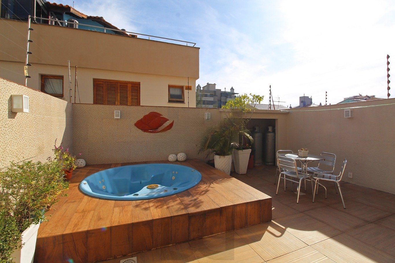 Casa com 4 dormitórios, pátio e piscina no Bairro Jardim Itu — foto 32