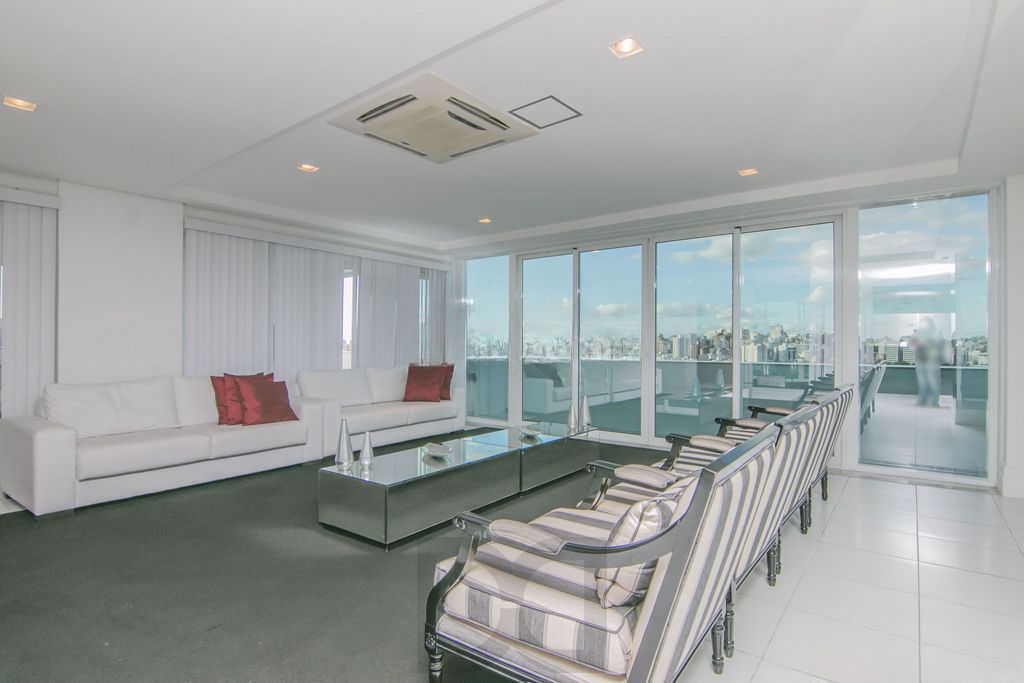 Apartamento 2 dormitórios, 1 vaga, elevador na Rua General Lima e Silva. — foto 22