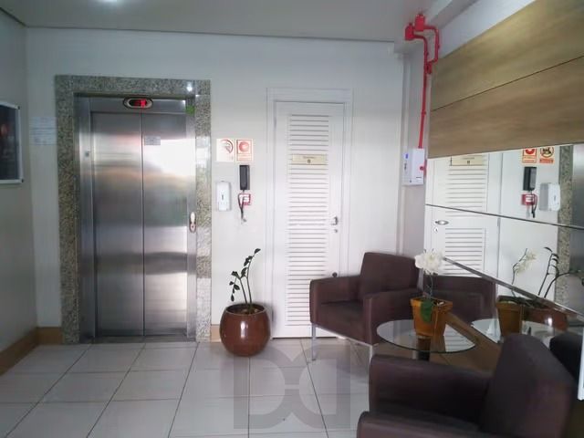 Apartamento de 2 dormitórios, elevador no Bairro jardim carvalho Porto Alegre. — foto 33