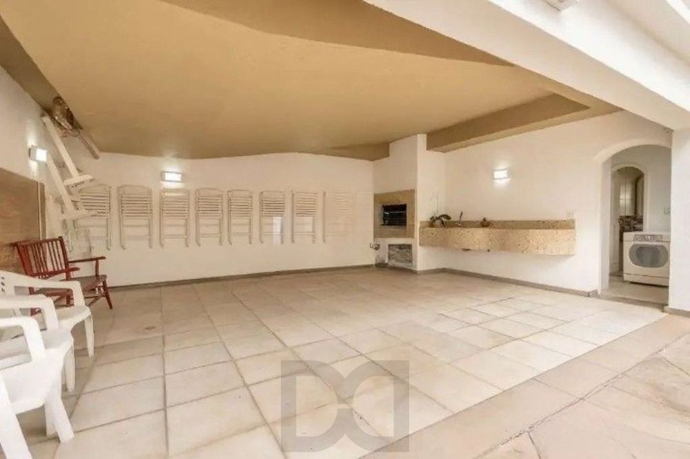 Casa de 3 quartos, piscina, churrasqueira, 7 vagas no bairro Tristeza — foto 35
