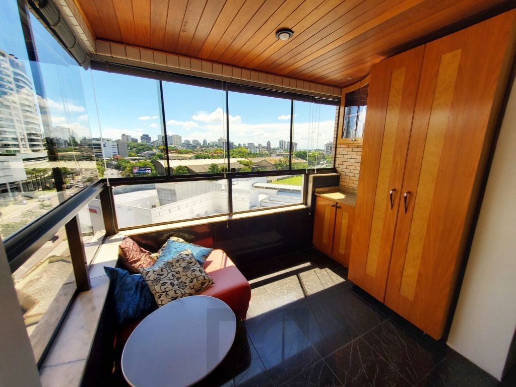 Apartamento de 1 dormitório, 1 vaga e elevador no bairro Boa Vista. — foto 2
