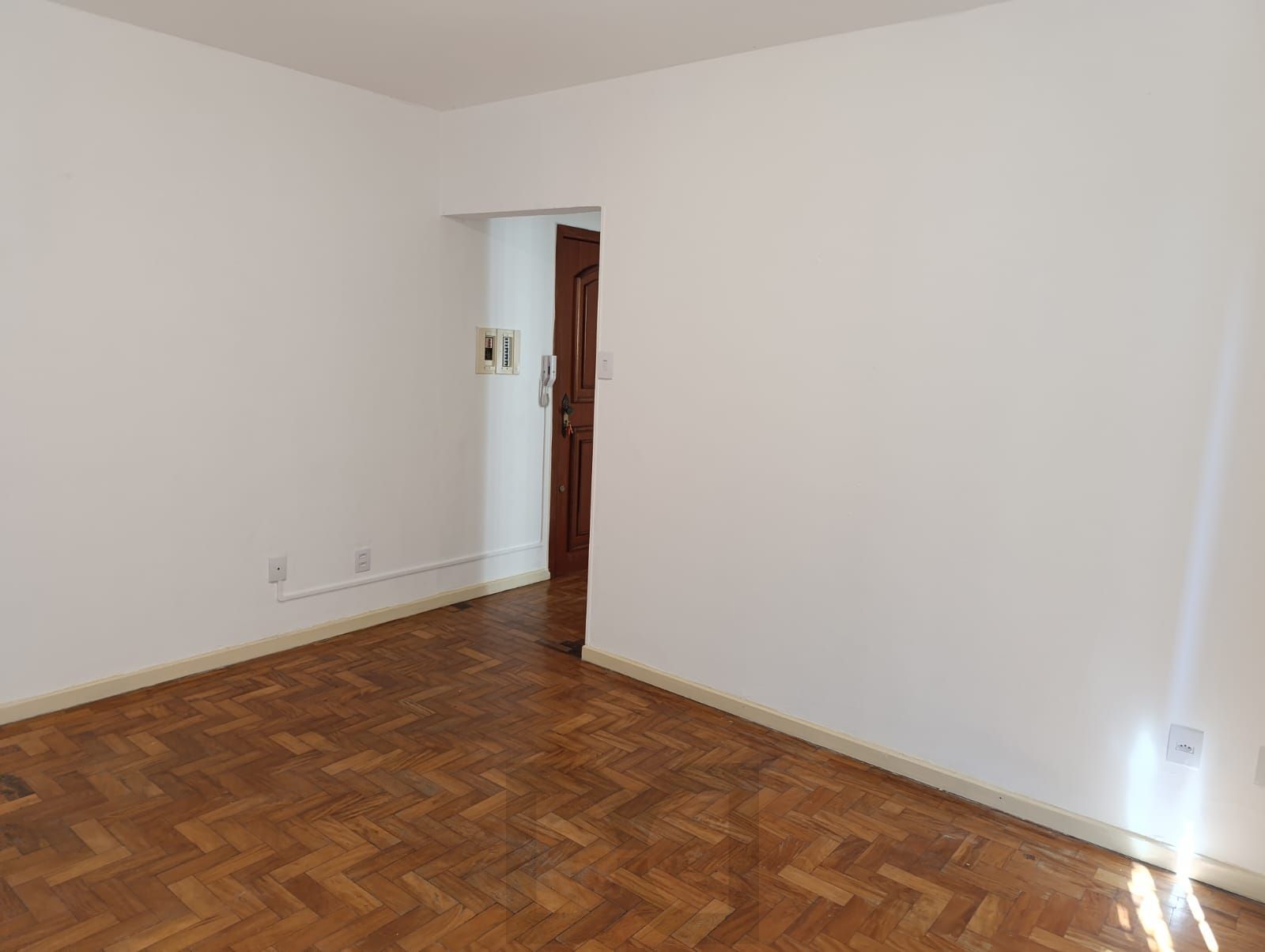 Apartamento térreo de 2 dormitórios e 1 vaga no bairro Praia de Belas — foto 4