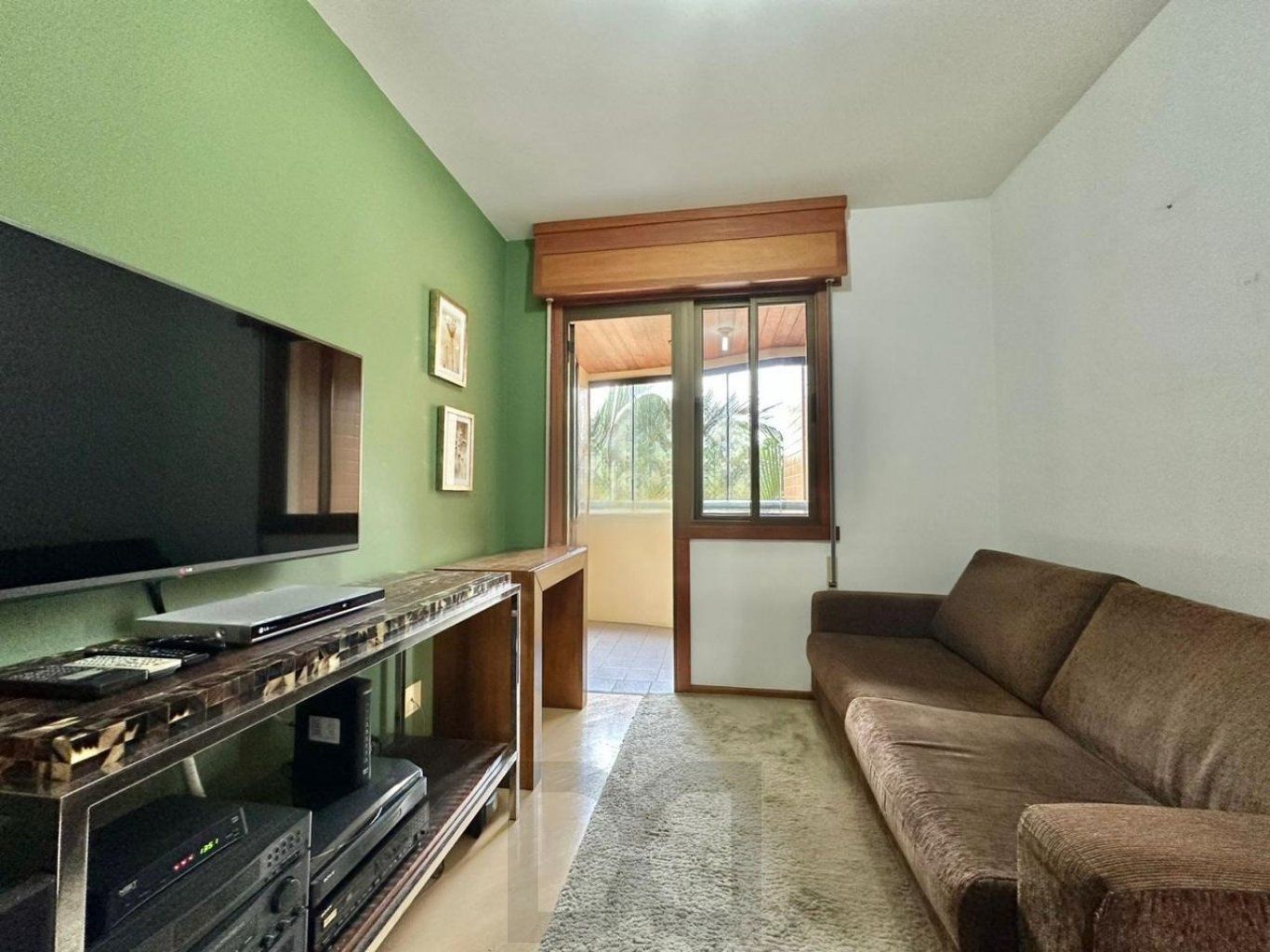 Apartamento com 3 quartos, vaga e elevador no Bairro Menino Deus — foto 2