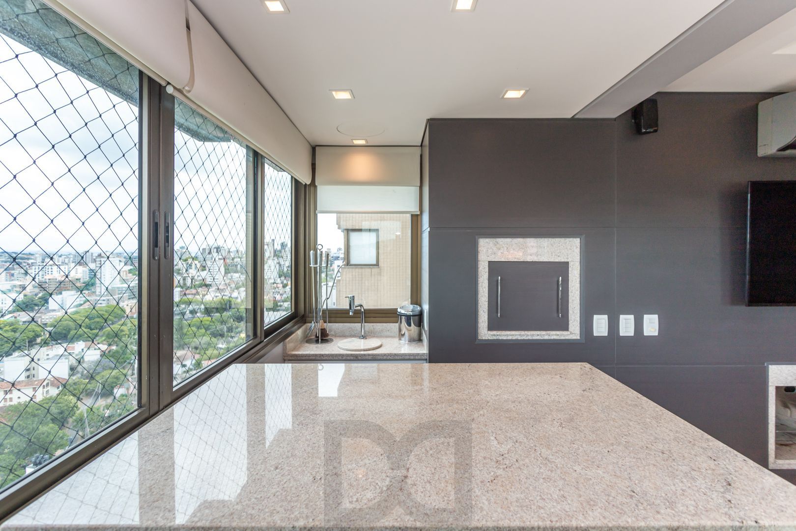 Apartamento de 97m², 2 dormitórios,1suíte, 3 vagas de garagem no Jardim Botânico — foto 18