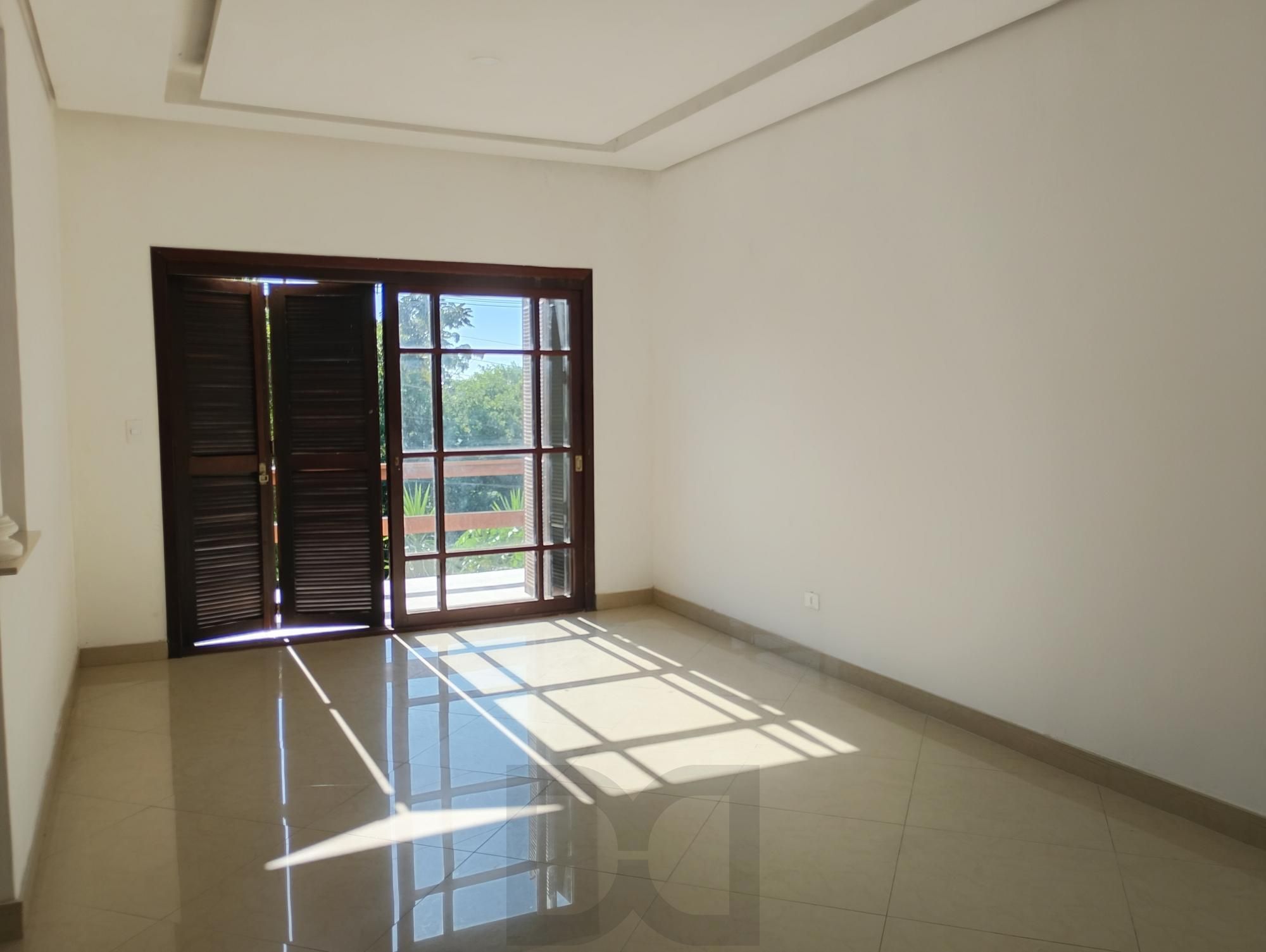 Casa com 3 quartos, 4 vagas de garagem e com pátio no bairro Parque Santa Fé — foto 16
