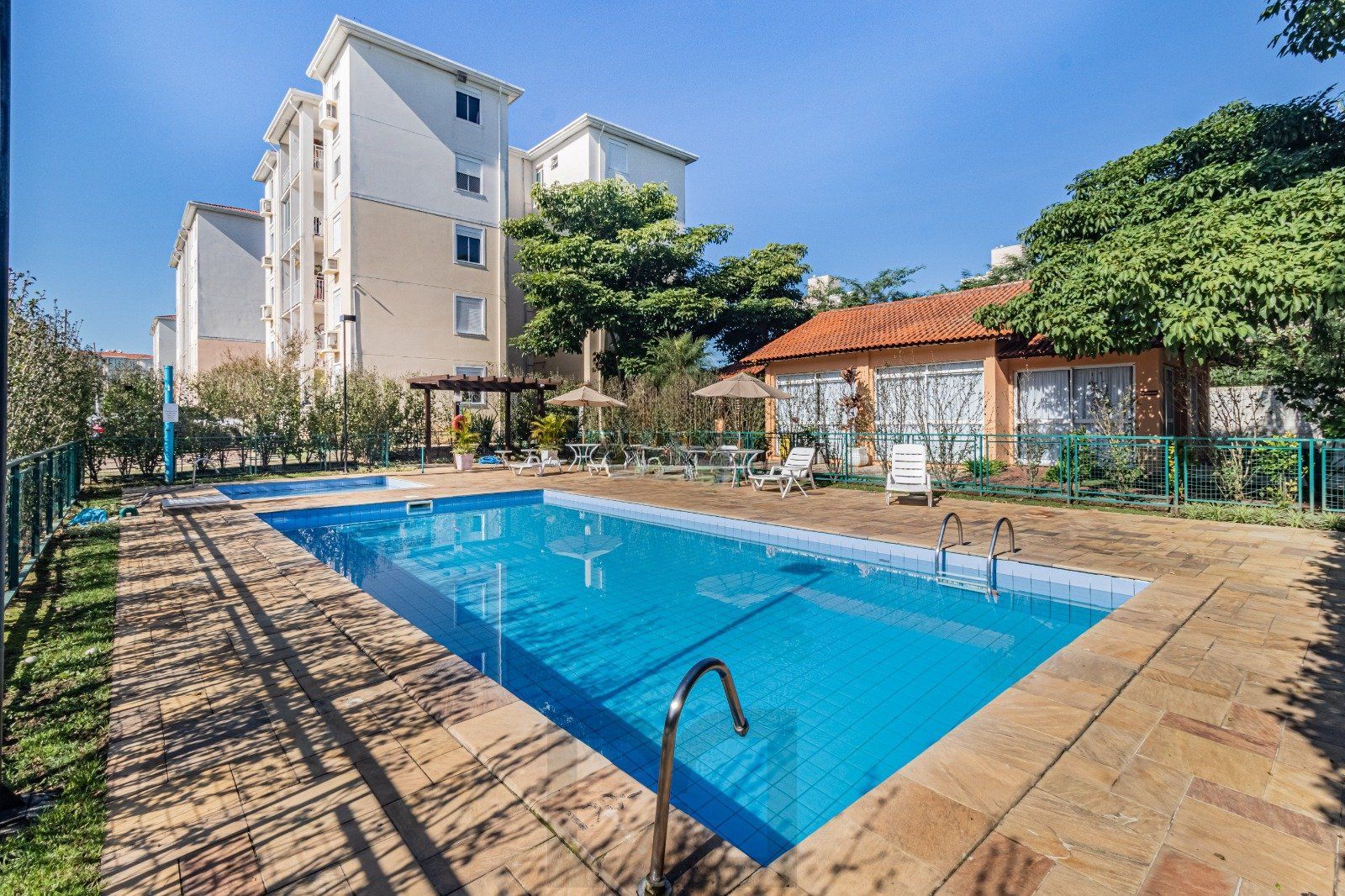 Apartamento Térreo com 3 quartos, vaga, piscina e elevador no bairro Humaitá. — foto 19
